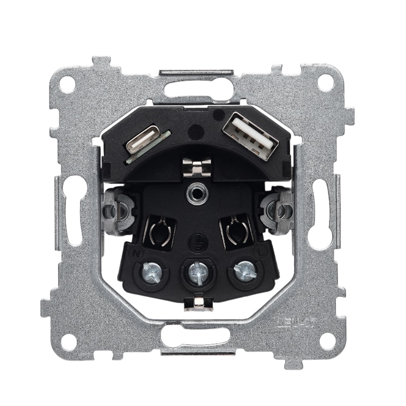 Single socket mechanism with grounding and two USB (type A+C)