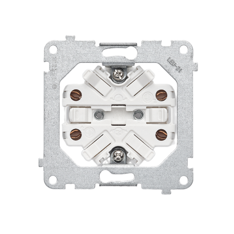 Double socket mechanism with grounding