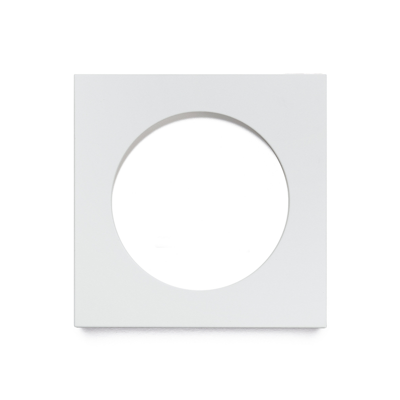 Фронтальна панель терморегулятора, дотик білого